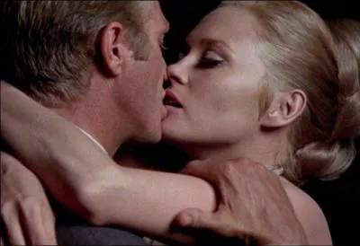 Steve McQueen était à lui seul une icône de la sensualité du cinématographe, alors avec Faye Dunaway. Mais c'était dans quel film de 1968 ?