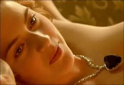 "Titanic" (1997) > Tout y était titanesque : le budget, le battage médiatique, sa longueur, l'ennui qu'il me procura... presque jusqu'à la poitrine de l'actrice ! Mais qui était-elle ?