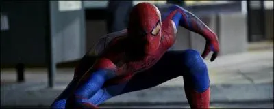 Parlons de Spider-Man. Comment se rend-il compte qu'il y a un danger pour les personnes, ce qui lui permet donc de savoir s'il doit se "déguiser" en Spider-Man ?