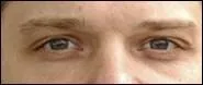A qui sont ces yeux?