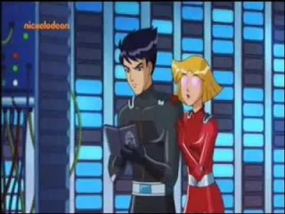 Quel est nom de ce petit ami de Clover au cours des saisons 5 et 6 ? (Ils se sont séparés après)