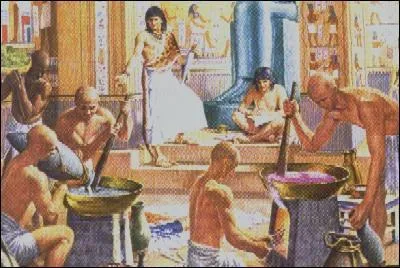 Comment se nomme ce prêtre en peau de panthère ?