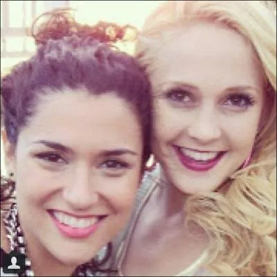 Dans la saison 1, quelles filles se recoiffent bêtement parce qu'elles sont tombées amoureuses de Broadway ?