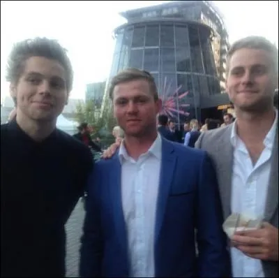 Comment s'appellent ses frères ?