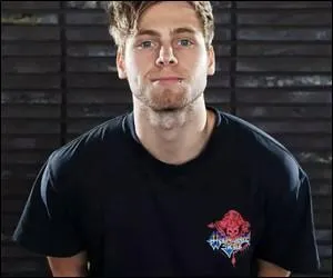 De quel instrument joue-t-il ?