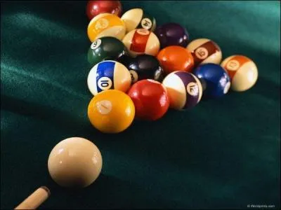 Au billard américain, de quelle couleur est la boule numéro 8 ?