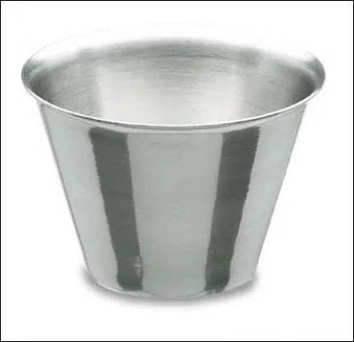 La timbale en cuisine est un récipient en fer qui sert à mouler les aliments pour la cuisson ou le dressage. En musique, qu'est-ce donc ?