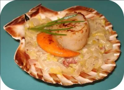 Nous avons hésité entre une coquille Saint-Jacques et une noix de pétoncle. En photo, c'est une Saint-Jacques, mais quelle est la différence ?