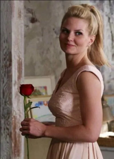 Qui a offert la rose à Emma ? (Voir photo)