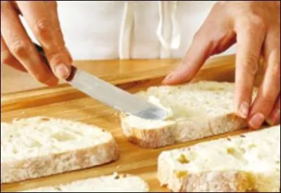 Que signifie cette fois "tartine" dans l'expression "en mettre des tartines" ?