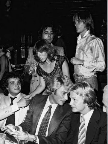 Qui chantait "Marche tout droit..." dans les années 60 ?