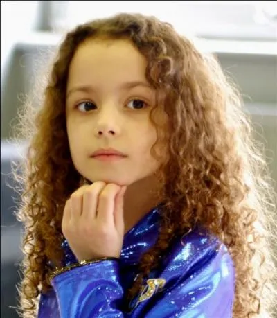 Née en 2005, jeune actrice française elle joue notamment dans "Des vents contraires" et sa grande soeur est aussi actrice, qui est-elle ?