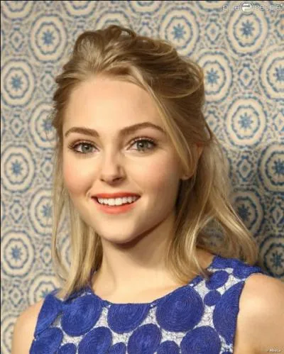 Née en 1993, actrice américaine elle obtient le grand succès dans "Charlie et la chocolaterie", qui est-elle ?