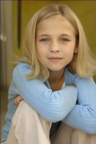 Née en 1999, elle est surtout connue pour son rôle de Penny Scavo dans la série à succès "Desperate Housewives", qui est-elle ?