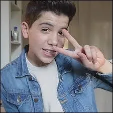 À quel âge a-t-il eu sa première copine ?