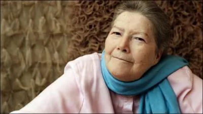 Elle est principalement connue pour son roman "Les oiseaux se cachent pour mourir", écrit en 1977. Comment e nomme-t-elle ?