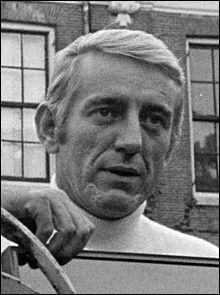 Trouvez le nom de ce poète, compositeur et parolier américain !