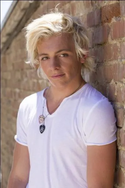 Quel âge a-t-il le 29 décembre 2015 ?