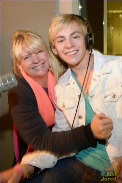 Comment s'appelle sa mère ?