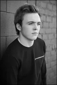 Comment s'appelle son petit frère ?