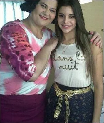 Est-ce le sosie de Martina Stoessel ?