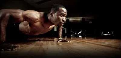 Le record du monde de pompes est de 7507 pompes consécutives.