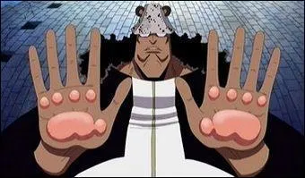 Sur l'Archipel Sabaody (deux ans avant), l'équipage rencontre un grand corsaire qui met fin à leurs aventures et qui est porté disparu. De qui s'agit-il ?