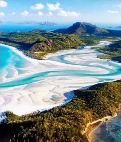 Mais qui a déversé tout le flacon de bain moussant dans la baie de Whitsunday, en Australie ?