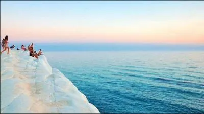 Je suis sûr que vous n'allez pas rester froids tel le marbre en voyant ce spectacle ! Mais qu'est-ce et où donc ?