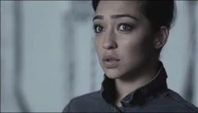 Comment se nomme l'ex-petite amie de Curtis apparue dans la seconde saison ?