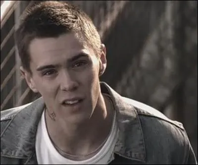 Comment se nommait le demi-frère de Nathan apparu dans la seconde saison ?