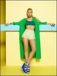 Quel âge a-t-elle ?