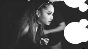 Avec qui interprète-t-elle "Bang Bang" ?