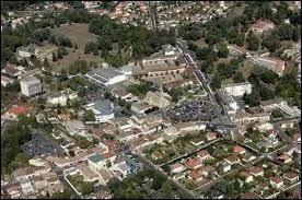 Nous passons au-dessus de Gradignan. Ville de l'aire urbaine bordelaise, elle se situe en r&eacute;gion ...