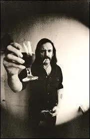 En 2005, pour la sortie de l'album "Kiss of Death", Lemmy donne une interview au magazine français "Les Inrockuptibles". Au cours de l'entretien, Lemmy dénigre la plupart des Français, sur le ton caustique le définissant. En effet, Lemmy déclara que beaucoup de Français ne connaissent rien au vrai rock, ces derniers écoutant trop un certain artiste nommé ...