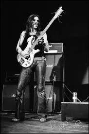 Il commence alors à se joindre à divers projets musicaux et petits groupes locaux. Au milieu des années 60, il intègre un groupe un peu plus confirmé, avec lequel il effectuera notamment une tournée en Europe. Ce groupe se nomme :