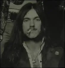 Puis en 1967, Lemmy se voit embaucher comme roadie d'un talentueux guitariste, future légende du genre. De qui s'agissait-il ?