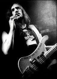 Assez rapidement, Motörhead, la création hors-norme de Lemmy, se taille une redoutable et solide réputation grâce à sa musique repoussant les limites du rock dans ses extrêmes. Les albums "Motörhead", "Bomber" et "Overkill" assoient le style unique et sauvage du groupe. Cependant, le succès et la reconnaissance arrivent définitivement avec l'album sorti en 1980 :