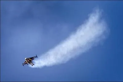 Si vous voulez avoir l'air d'un moucheron, voici un cadeau du père Noël ! Mais il existe vraiment, ce machin ?