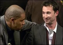 Un seul étudiant en médecine restera dans toute la saison. Par qui est-il supervisé ?