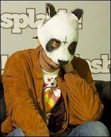Quel rappeur allemand porte un masque de panda ?
