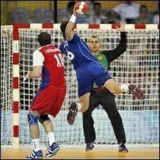 Quelle est, en minutes, la durée totale d'un match de handball ?