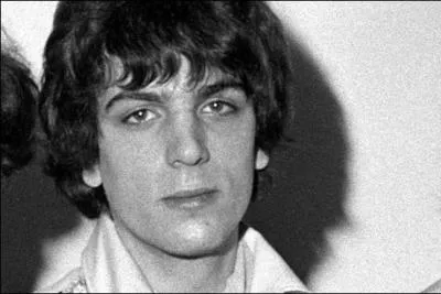 A quel groupe appartenait le guitariste Syd Barrett ?