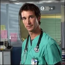 De quelle couleur est sa blouse, au début de la saison ?