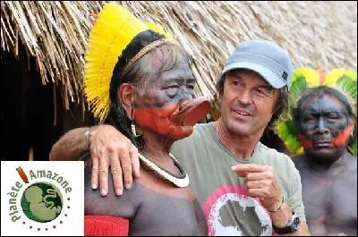 En hommage à Jacques Brel, il a chanté "Ne me quitte pas", depuis longtemps il est un ardent défenseur de la planète, et bien avant Nicolas Hulot, il a rencontré le chef Raoni !