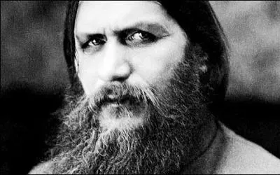 Alors-là, si vous trouvez le nom de ce groupe, qui interpréta "Petit Papa Noël", je vous tire mon ... chapeau, identifier le personnage de la photo devrait grandement vous aider !