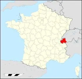 Dans quel département aurez-vous la chance de visiter la ville de Bonne ?