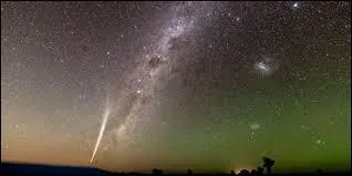 Une comète peut-elle être attirée par le Soleil ?