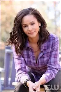 Qui joue le rôle de la mère de Bonnie Benett ?