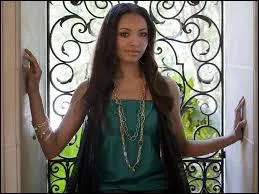 Qui joue le rôle de Bonnie Benett ?